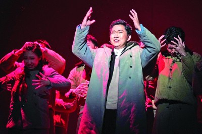 清華大學原創話劇《馬蘭花開》在港演出。新華社發